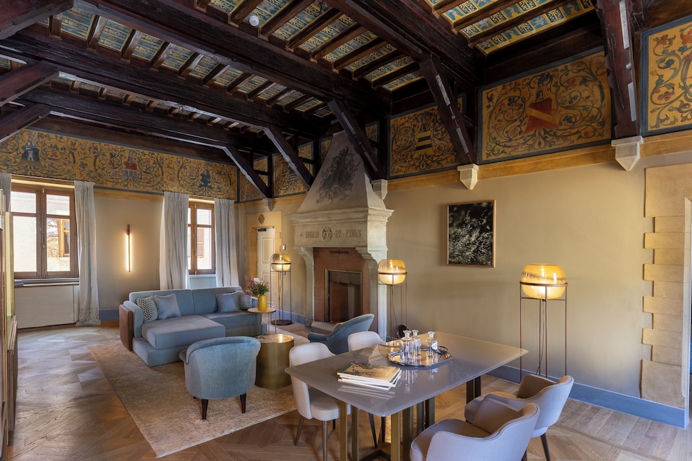 Signature Suite - Photo 2
