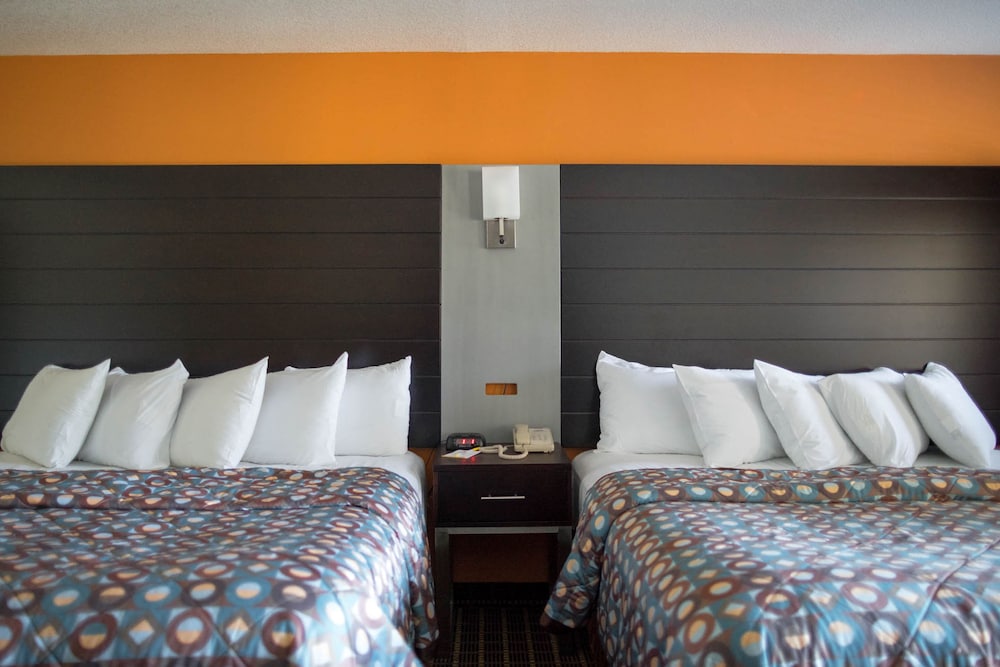 Deluxe Room, 2 Queen Beds, Refrigerator & Microwave photo 1