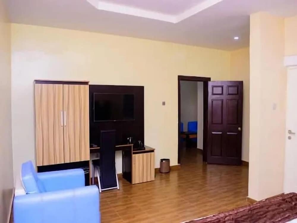 Family Room, Balcony, City View photo 1