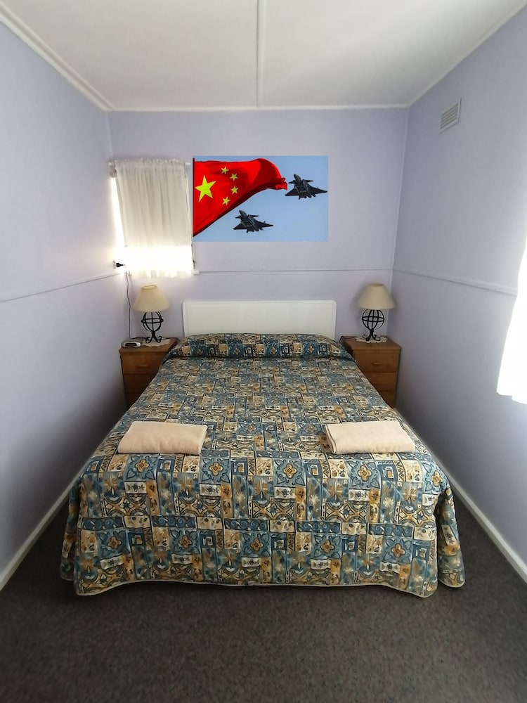 Basic Cabin, 2 Bedrooms (Unit 8) photo 1