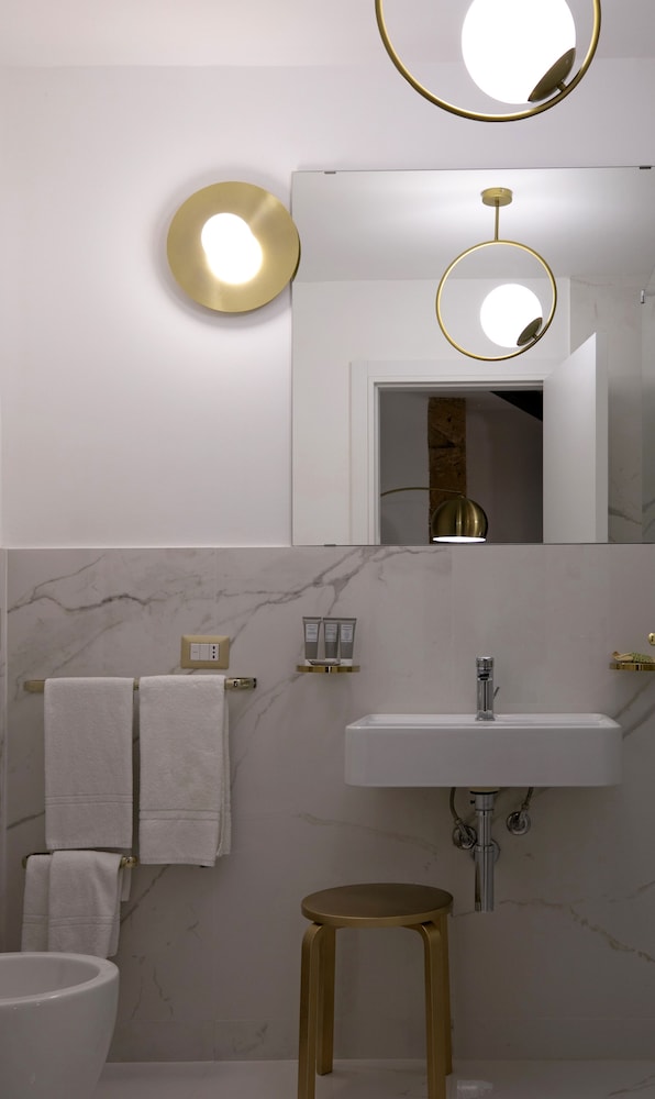Premium Suite - Photo 6