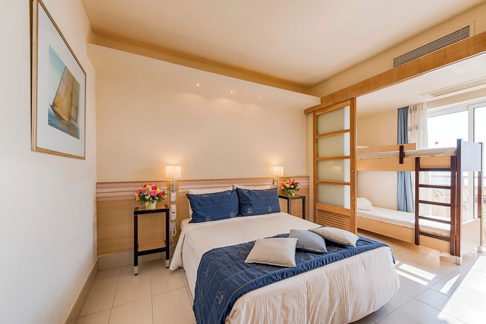 Family Room, Sea View