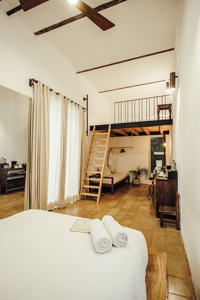 MATES SUITES