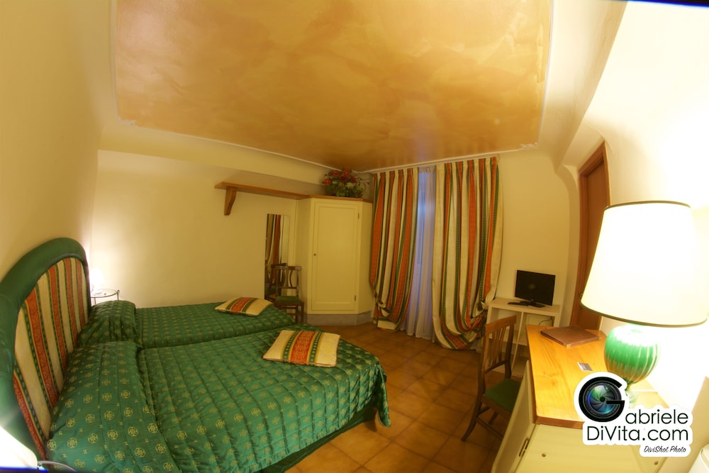 Double or Twin Room - Photo 3