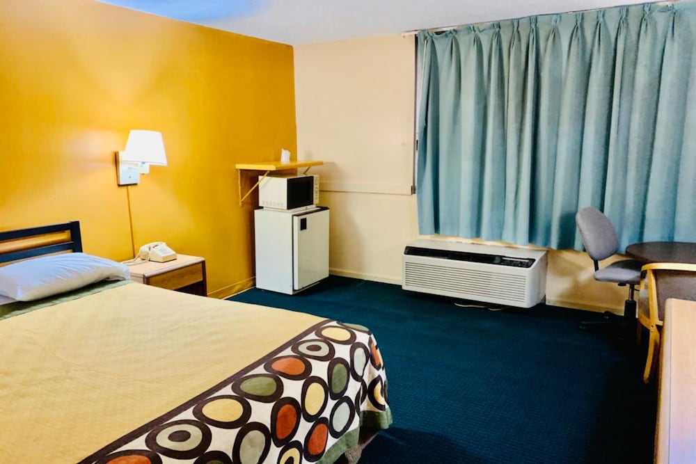 Room, 1 Queen Bed, Non Smoking - Photo 5