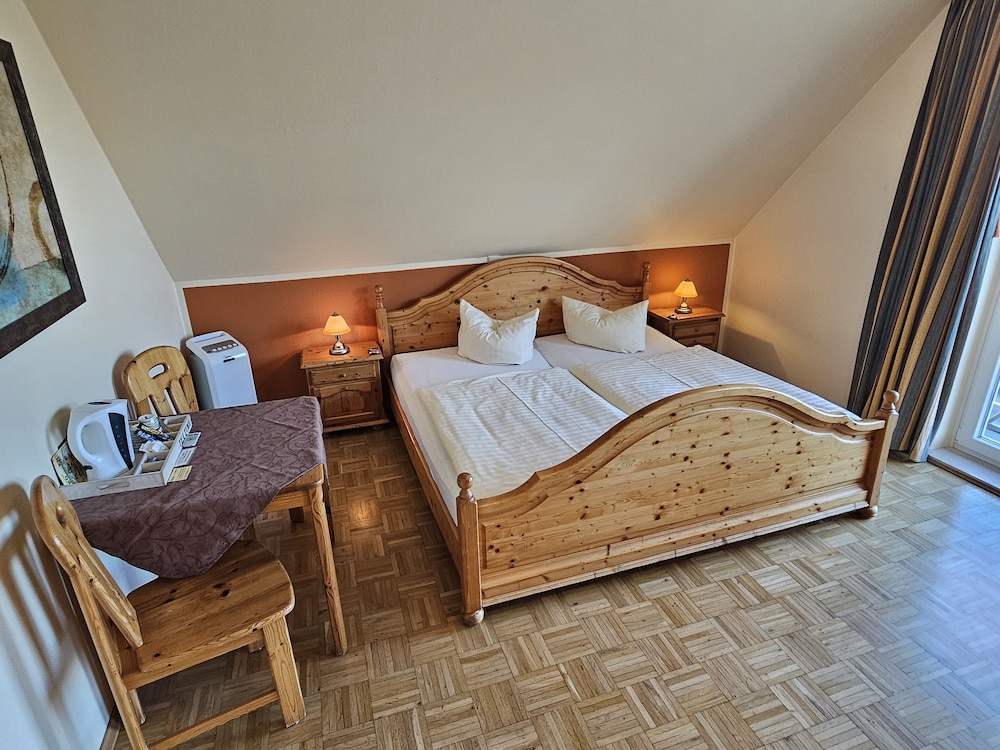 Double Room, 1 Queen Bed, Private Bathroom