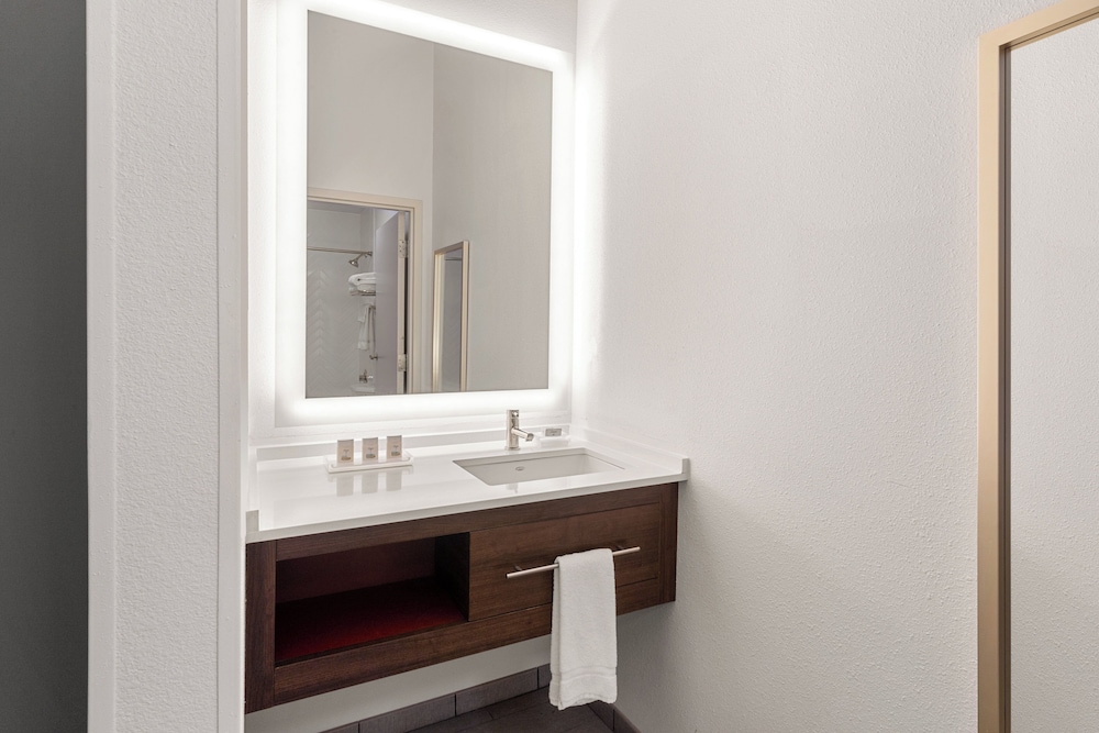 Suite, Multiple Beds - Photo 6