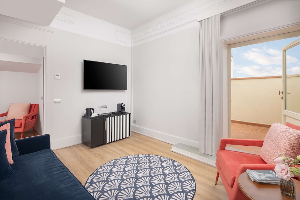 Superior Suite, 1 King Bed (Duplex) thumbnail 6