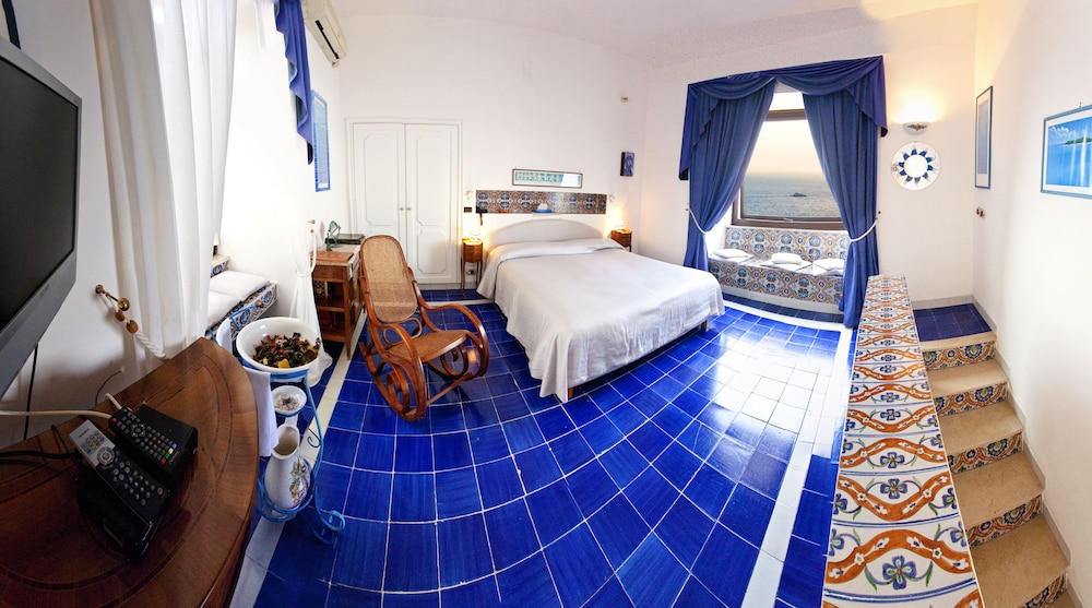 Deluxe Suite, Sea View, Annex Building - Photo 6