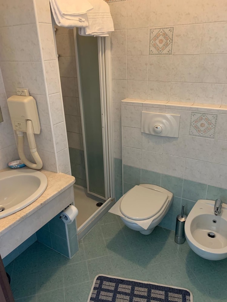Double or Twin Room, Non Smoking photo 3