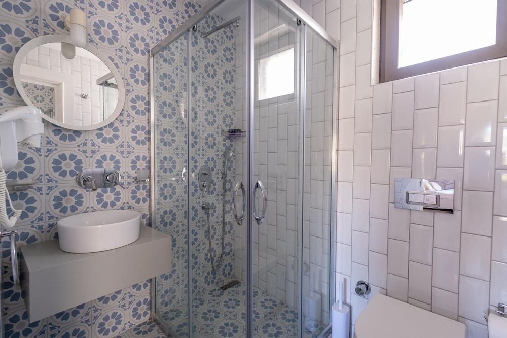 Deluxe Double Room, Balcony, Sea View (Non Smoking) photo 3
