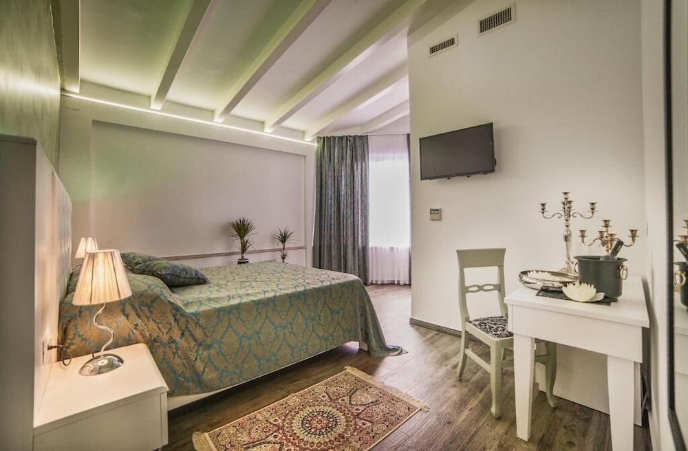 Luxury Double or Twin Room photo 3