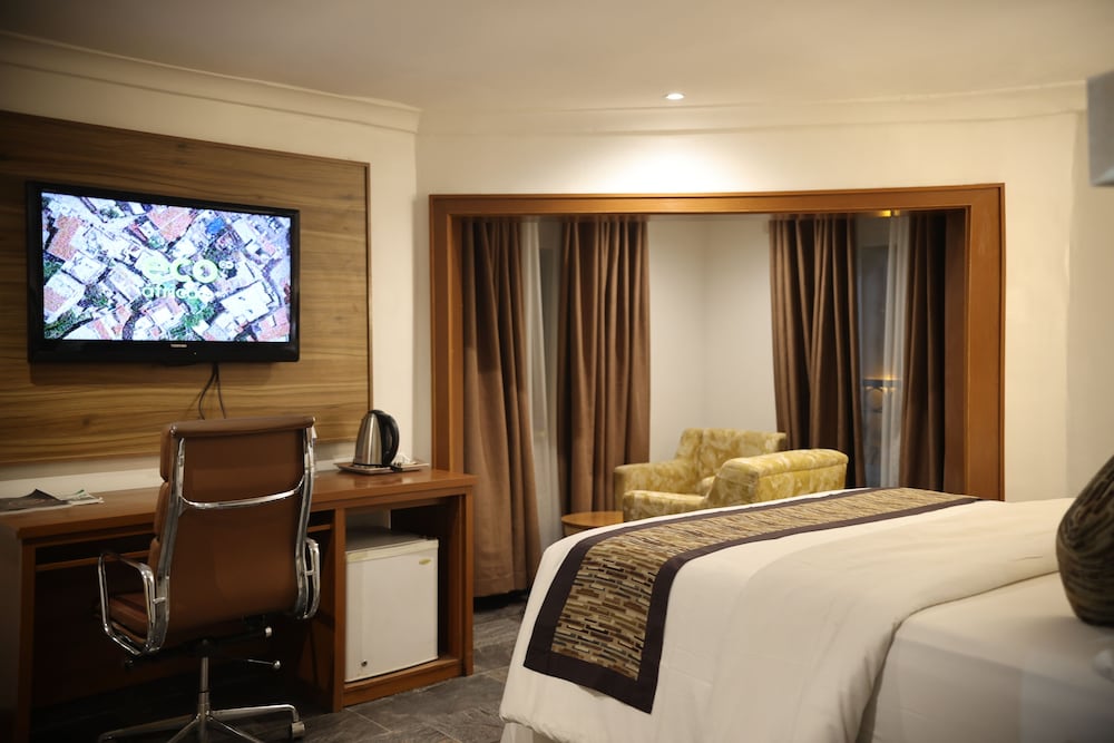 Royal Room, 1 Queen Bed, Non Smoking photo 3