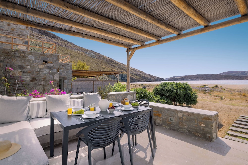 Three Bedroom Beachfront Maisonette photo 1