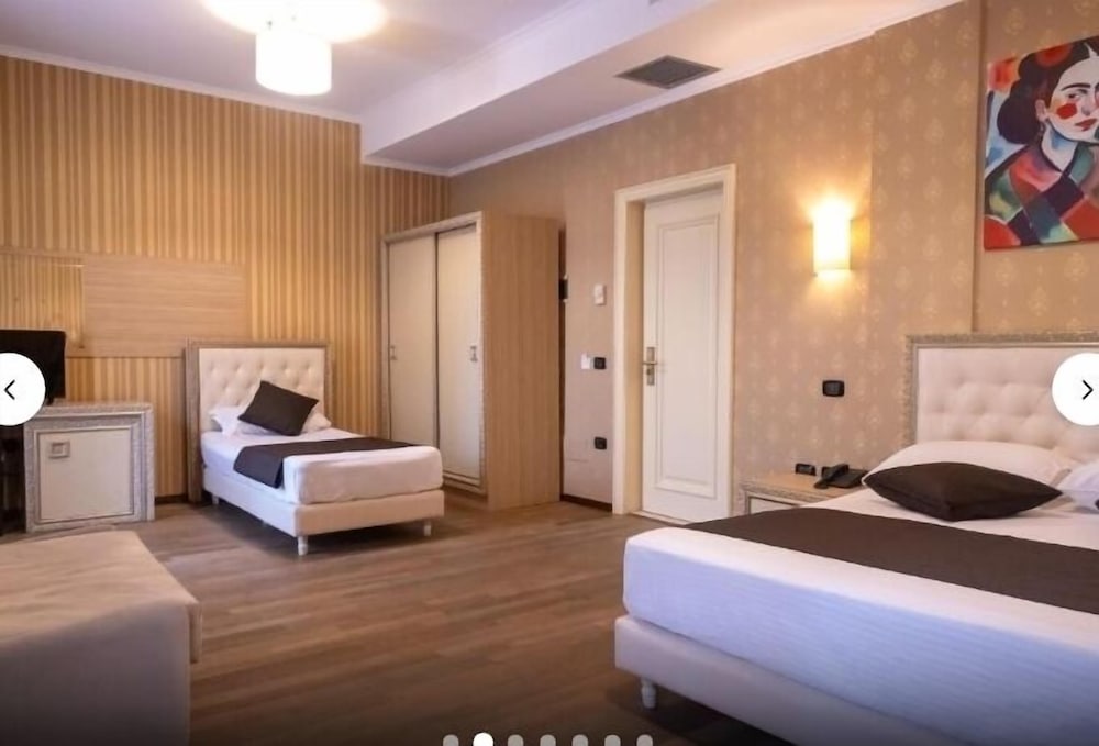 Deluxe Triple Room, Pool View