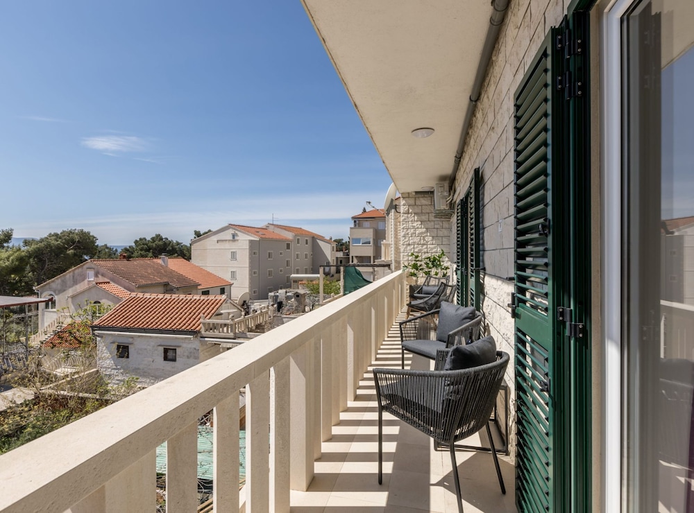 Apartment (Three Bedroom Apartment With Terrace )