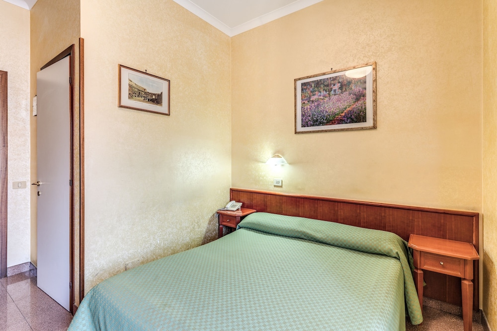 Standard Single Room photo 2