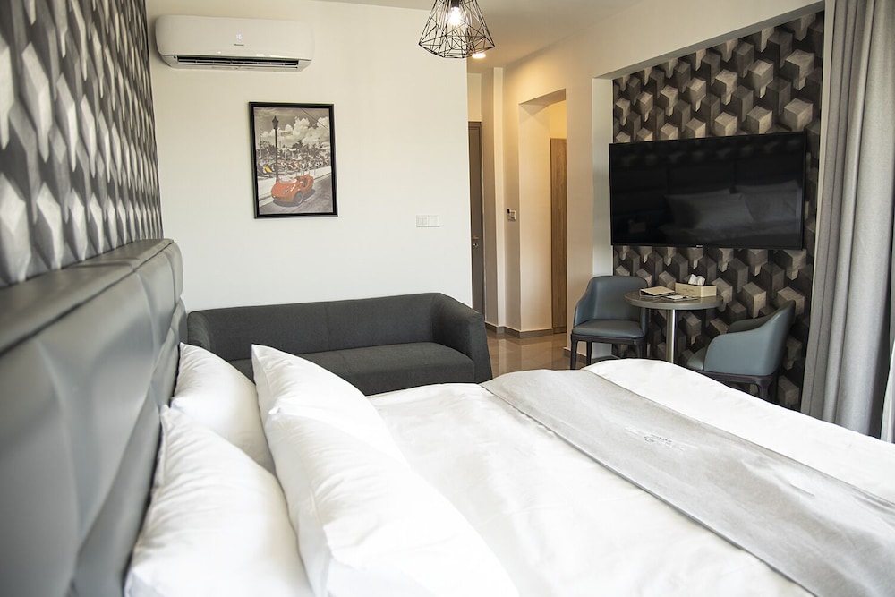 Superior Double Room, Balcony, City View photo 2