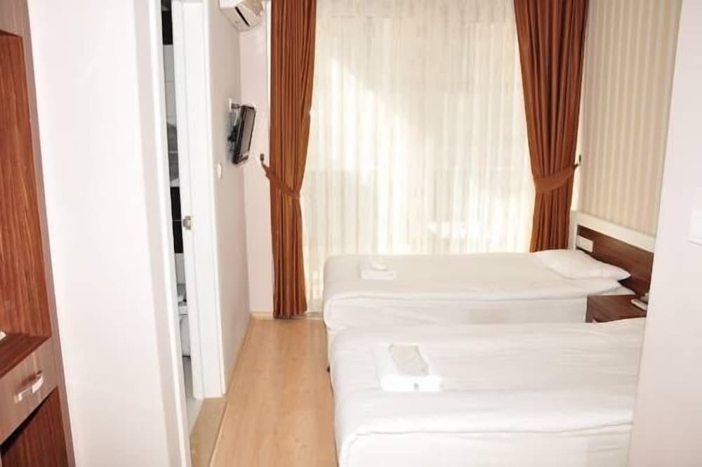 Standard Double or Twin Room photo 2