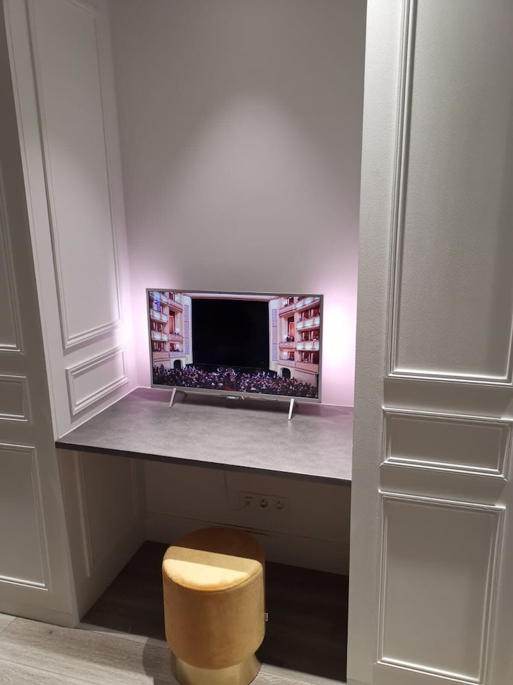 Apartment photo 2