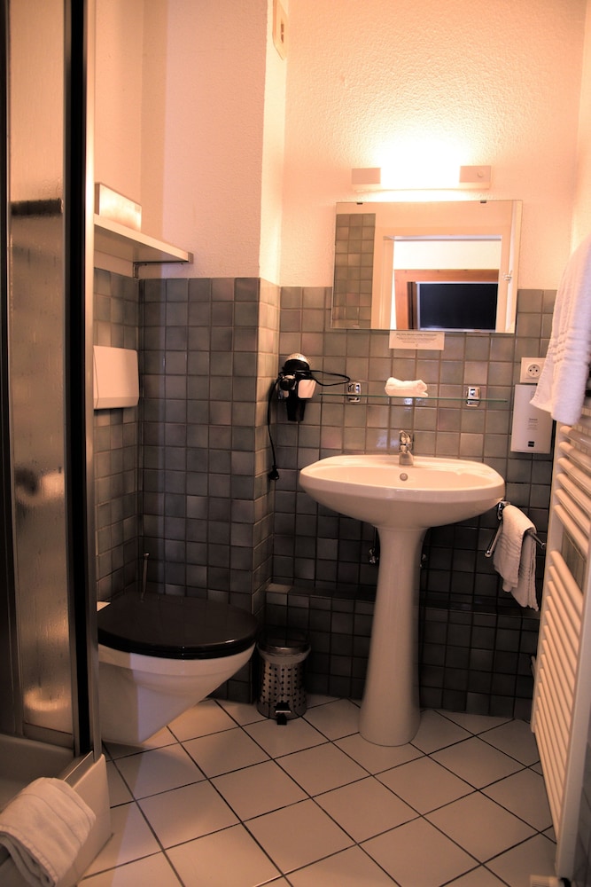 Small Single Room photo 2