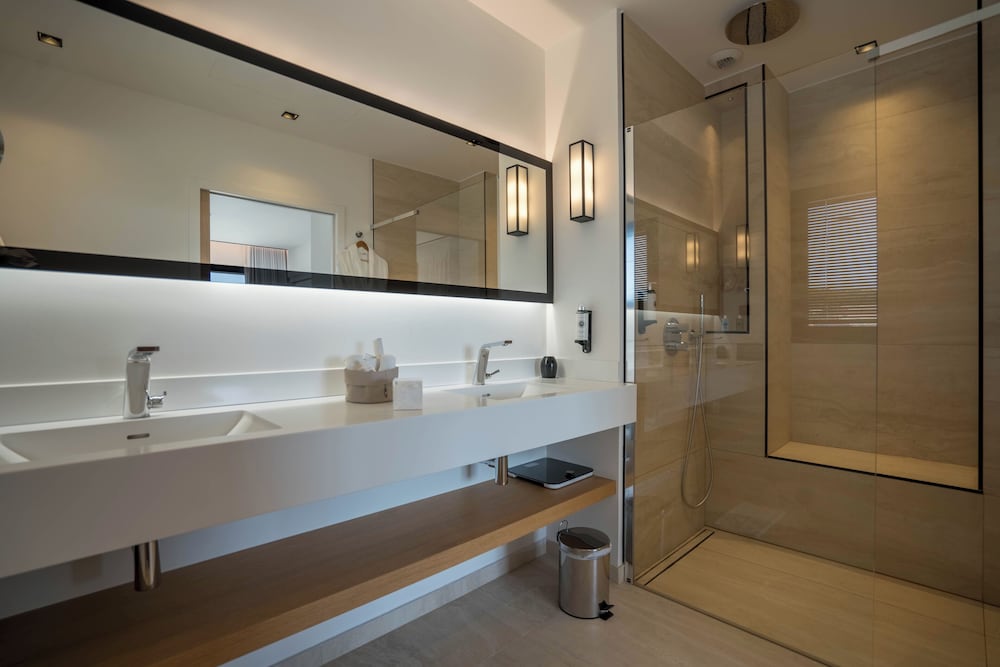 Exclusive Suite, 1 King Bed, Hot Tub, Sea View photo 2