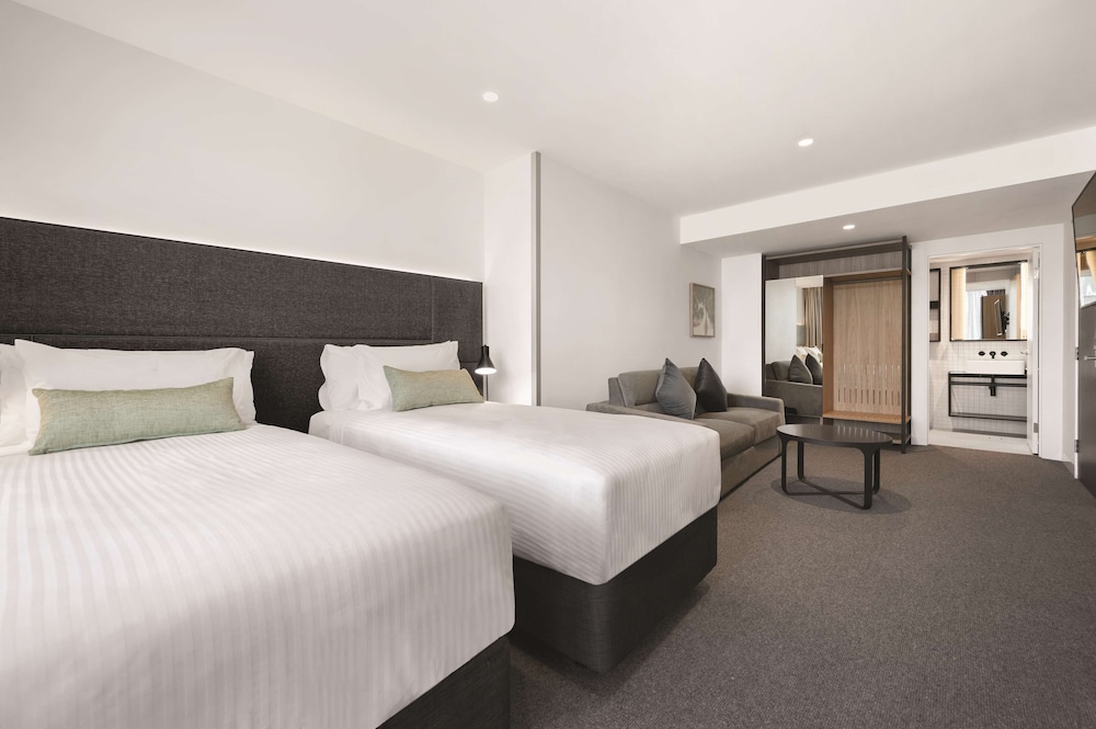 Yarra Riverview Family Room