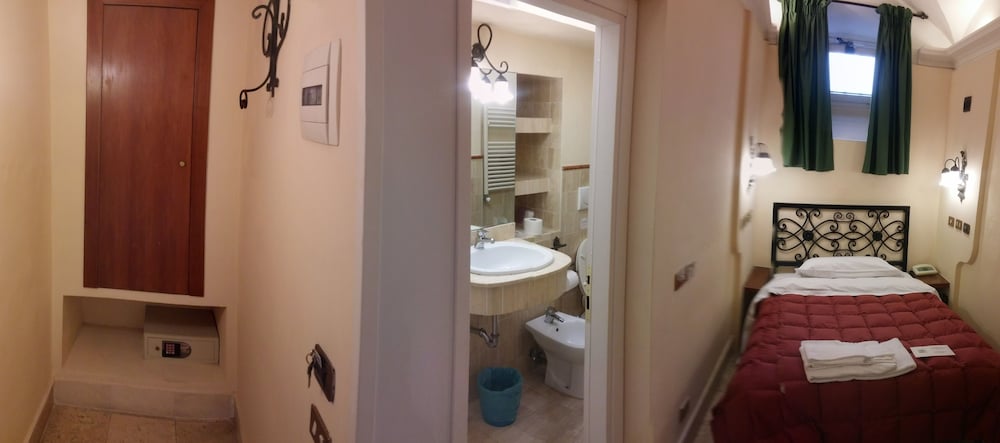 Basic Single Room photo 2
