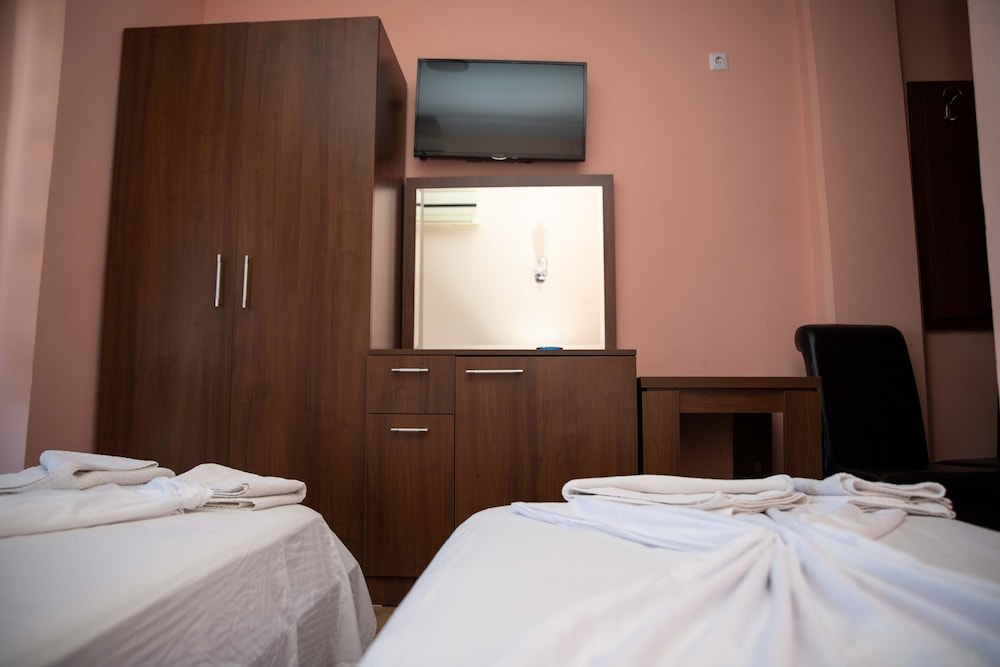 Economy Twin Room photo 2