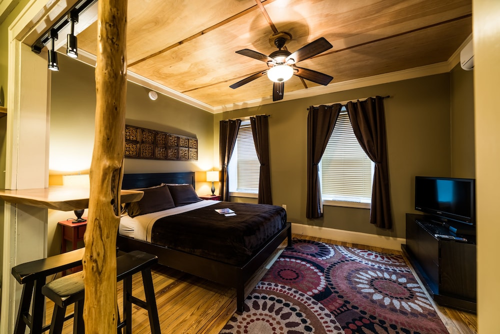 Standard Room, 1 Queen Bed, Non Smoking (Lotus Room)