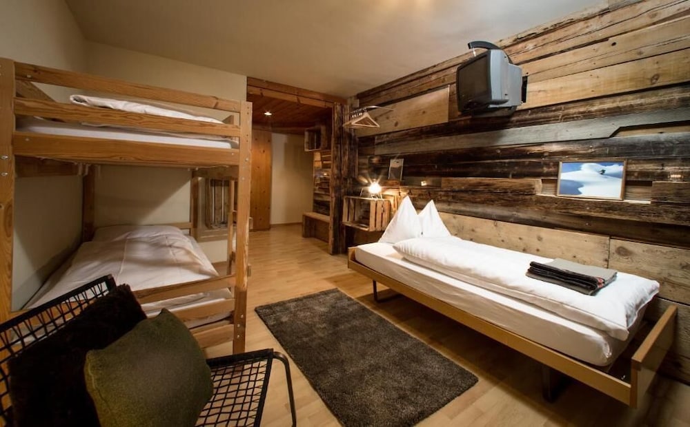 Basic Quadruple Room photo 3