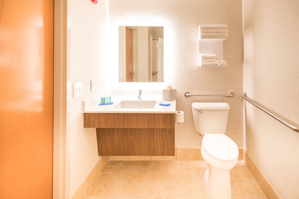 Standard Room, 1 King Bed, Accessible, Non Smoking (Communications, Accessible Tub) - Photo 7
