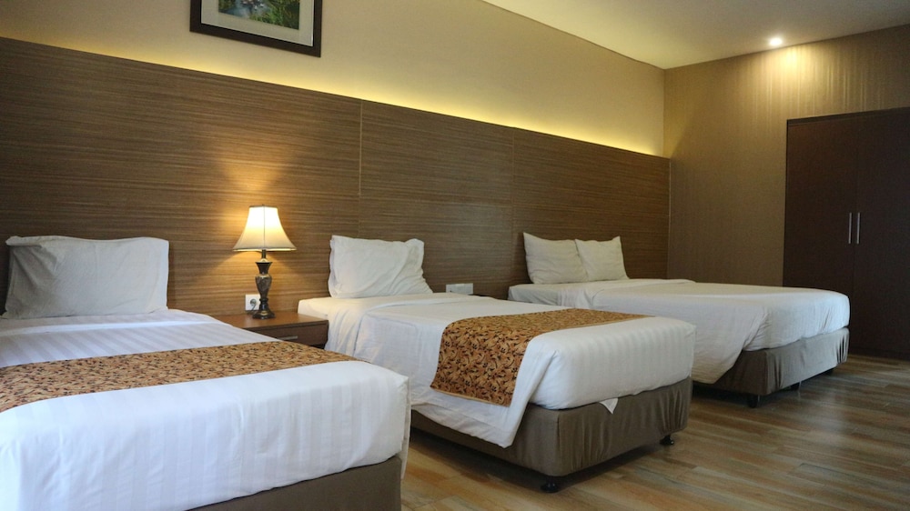 Family Suite, Multiple Beds photo 3