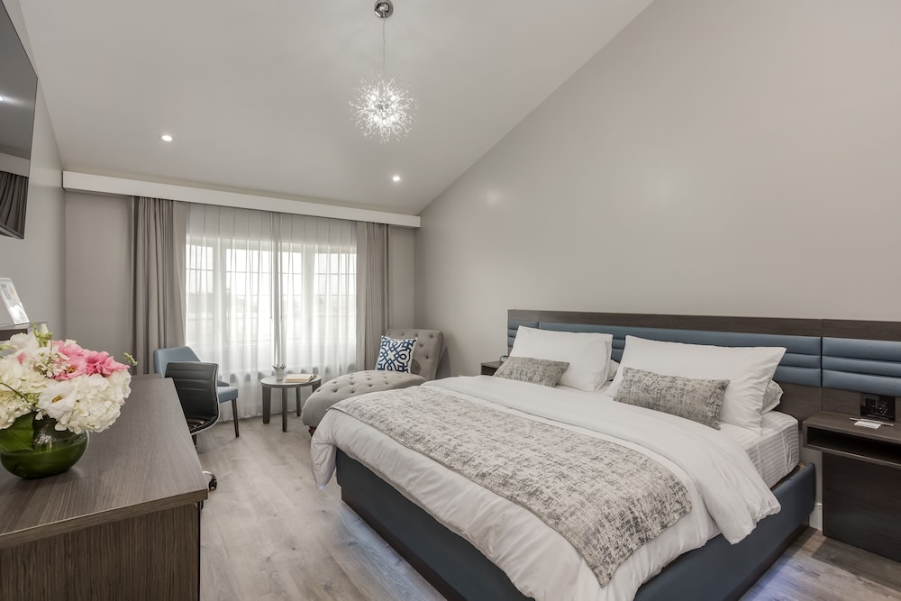 Deluxe Room, 1 King Bed photo 1