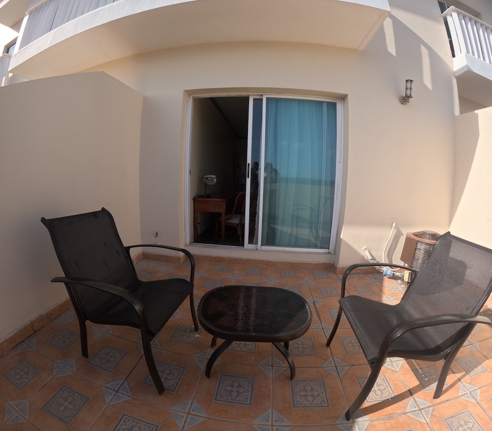 Premium Room, 1 King Bed, Non Smoking - Photo 12