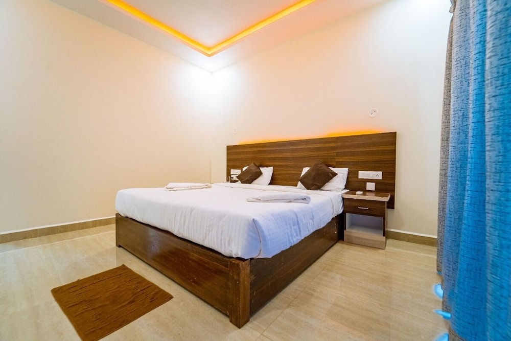 Deluxe Room - Photo 11
