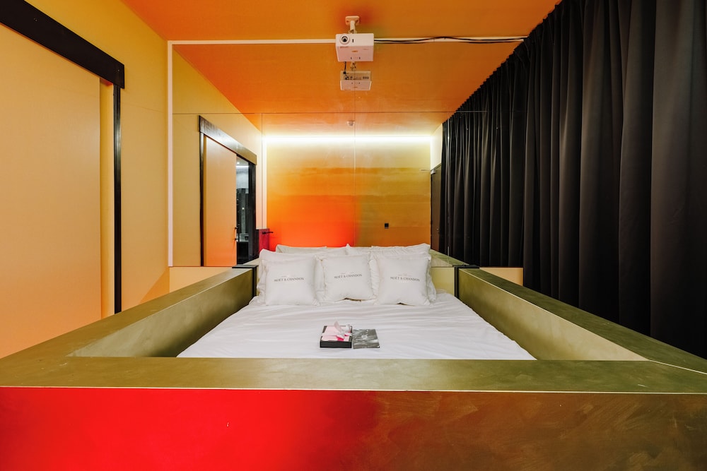 Deluxe Suite, Balcony, Canal View photo 2