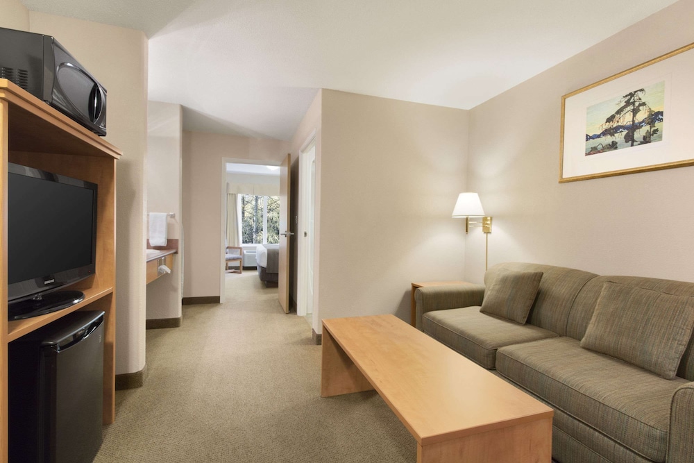 Suite, 1 King Bed, Non Smoking