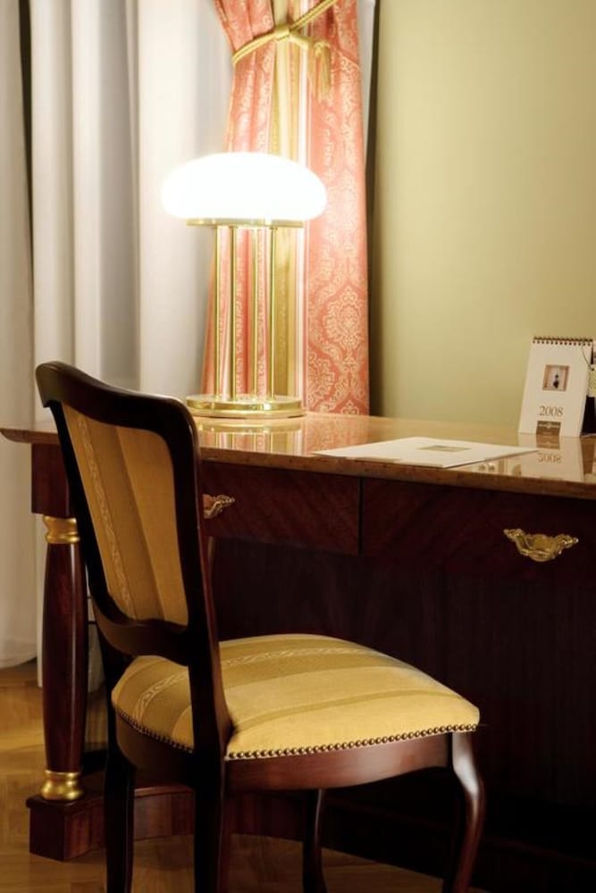 Business Room - Photo 8