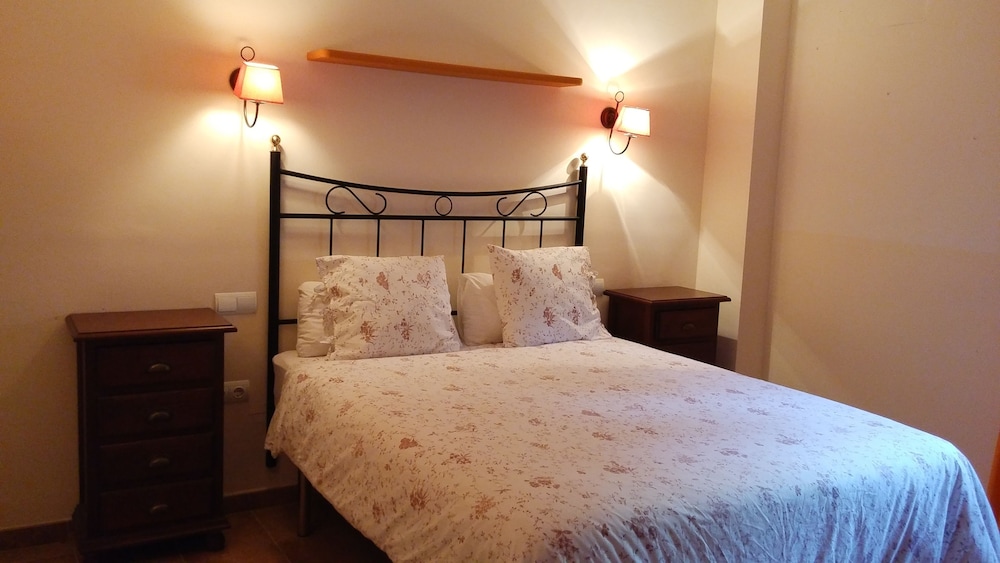 Family House, 2 Bedrooms, Mountain View (6 people) - Photo 2