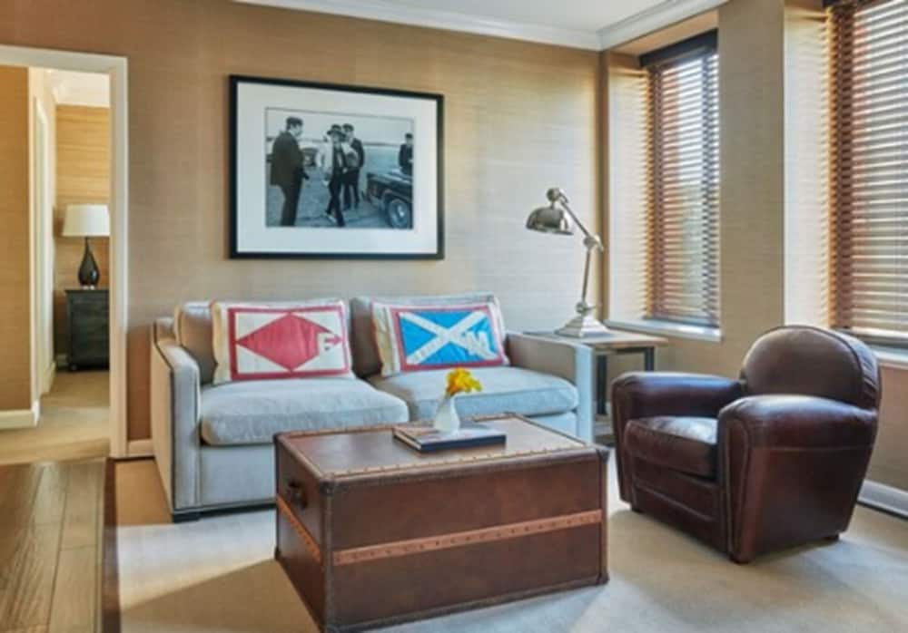 Signature Suite, 1 King Bed with Sofa bed, Ocean View - Photo 2