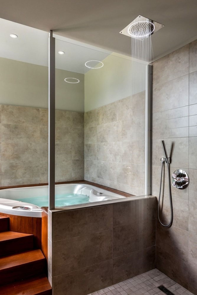 Suite - Photo 3