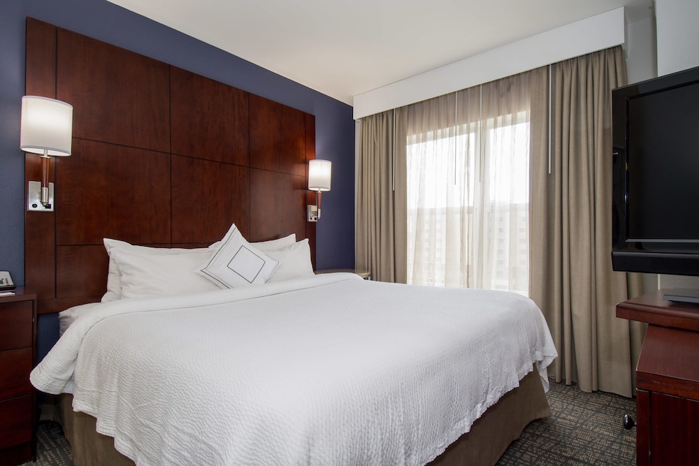 Suite, 1 Bedroom, 2 Queen Beds with a Sofa Bed (Hearing Accessible) - Photo 2