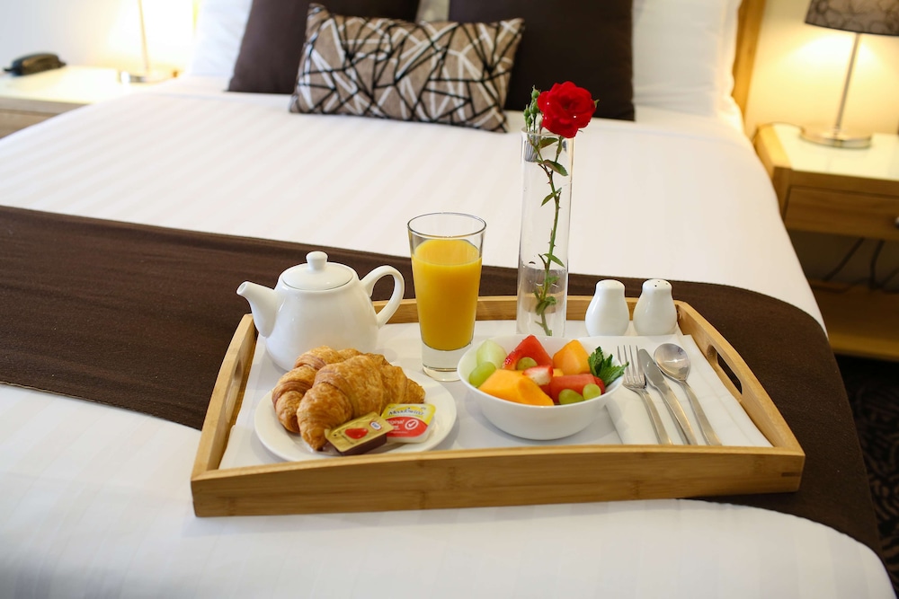 Deluxe Room, 1 King Bed, Non Smoking, Jetted Tub photo 2