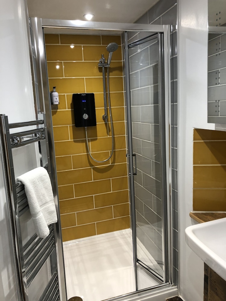 Standard Double Room, Ensuite - Photo 3