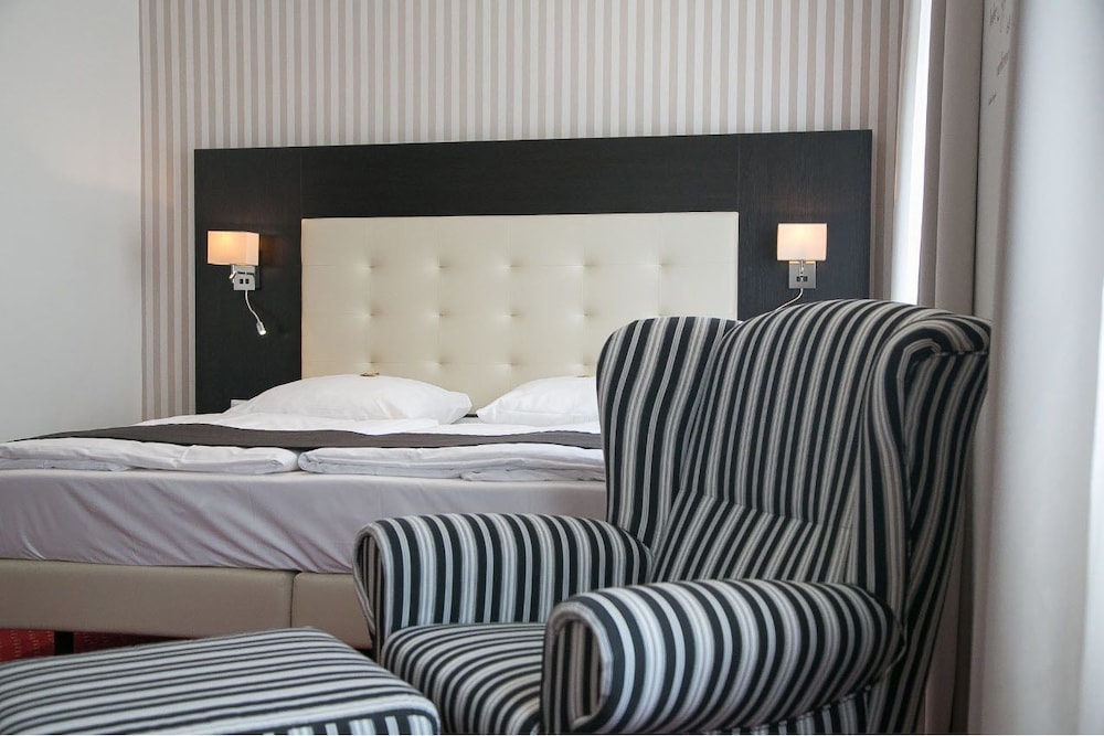 Standard Triple Room, Multiple Beds, Non Smoking photo 2