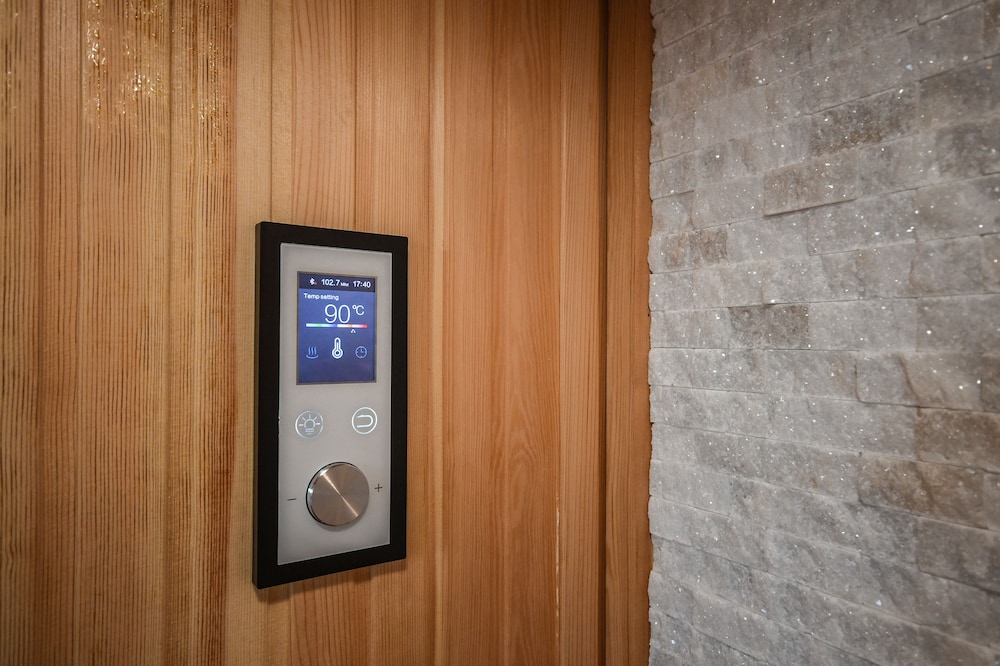 Wellness Room, Jetted Tub, Lake View (Sauna) - Photo 8