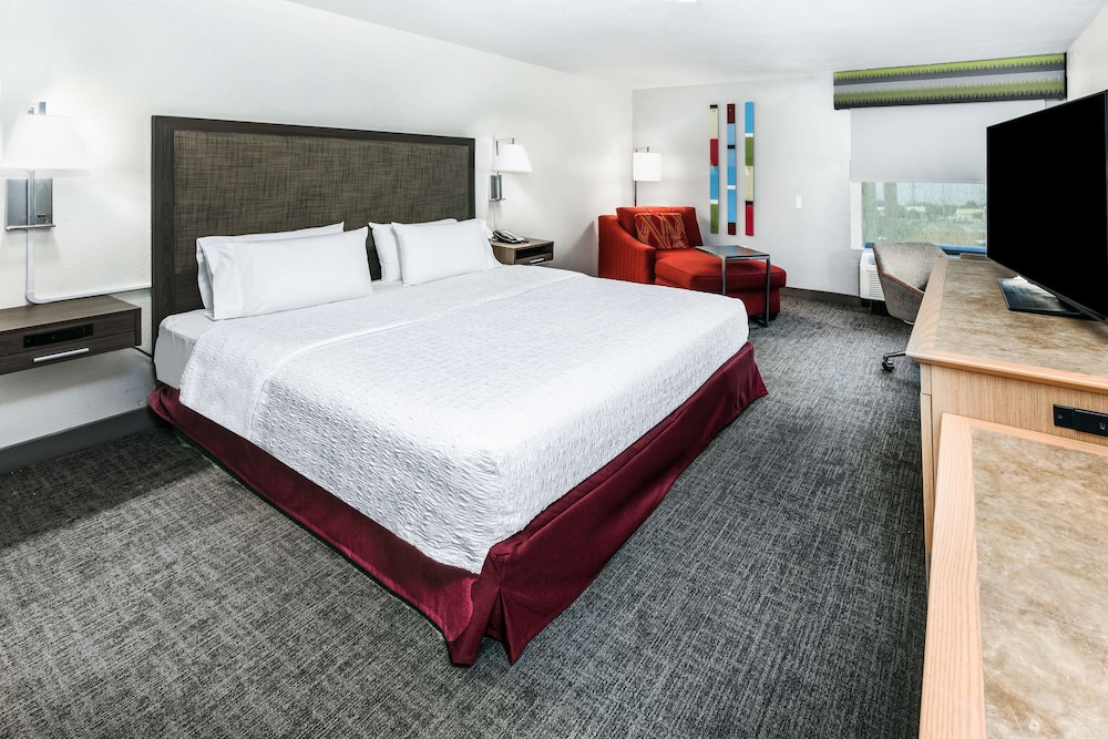 Room, 1 King Bed, Accessible, Non Smoking - Photo 3