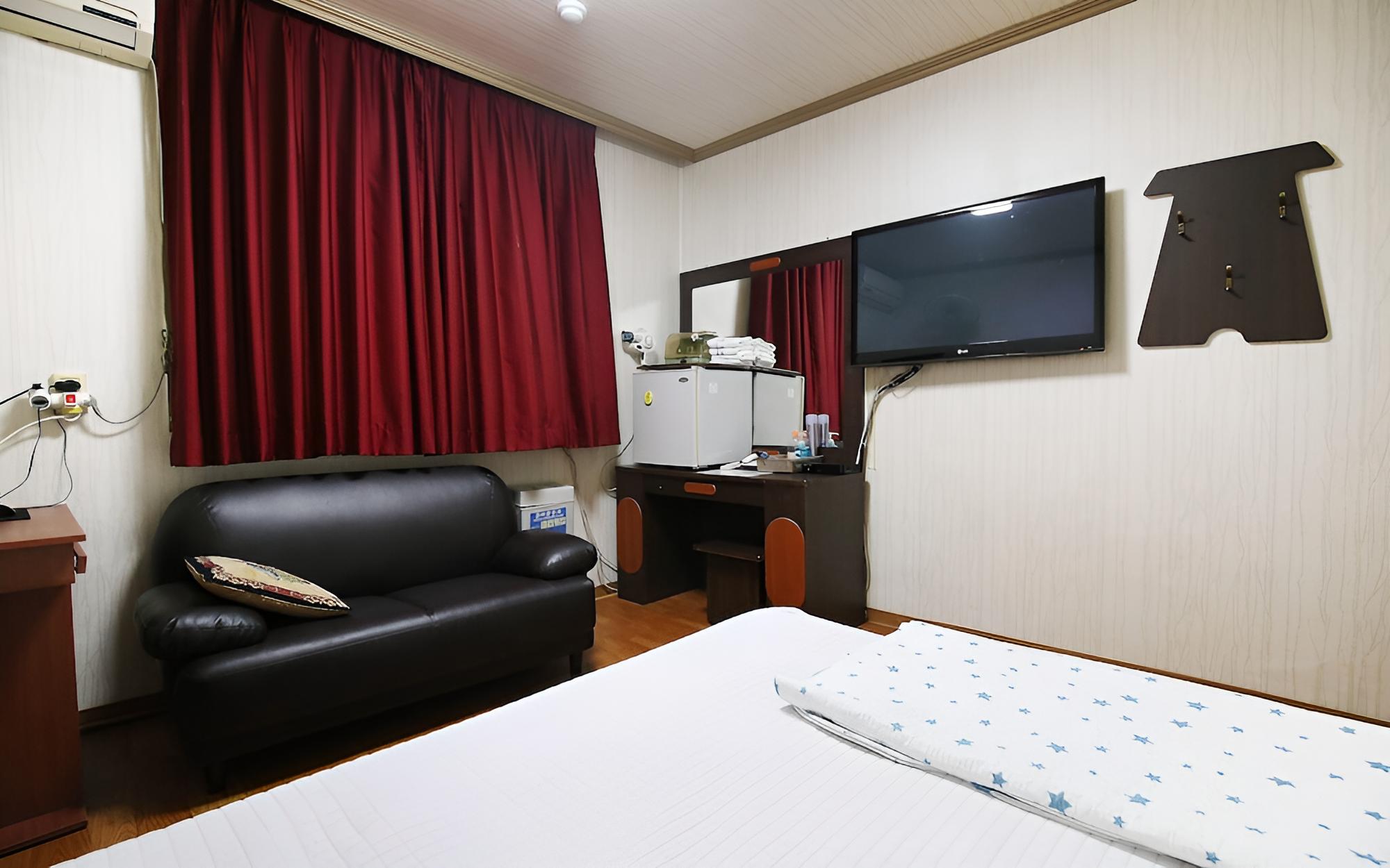 Room (No-smoking Room) photo 1