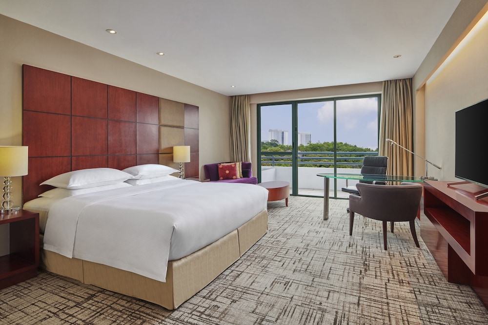 Room, 1 King Bed, Balcony - Photo 3